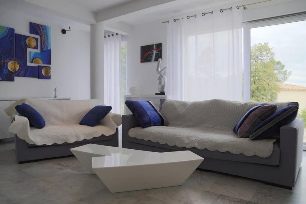 Elegante Villa De 180M3 Avec La Superbe Vue Connaux Zewnętrze zdjęcie